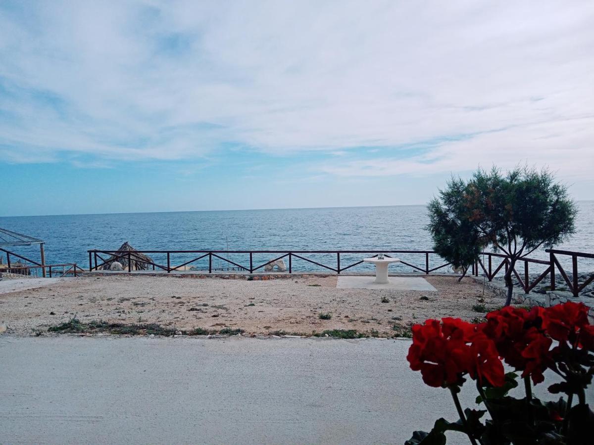 Caravan Fishing Spot Porto Roxa Agios Leon Exterior photo