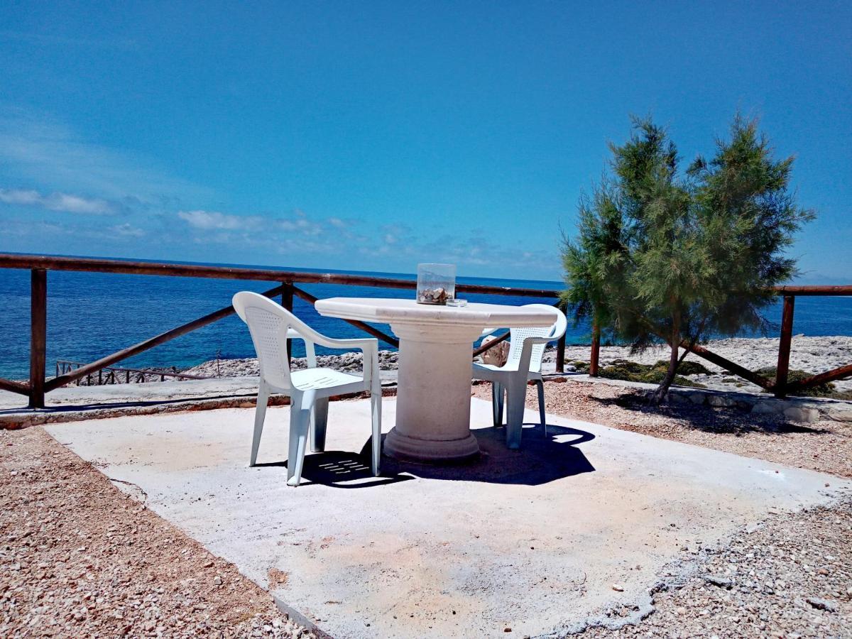 Caravan Fishing Spot Porto Roxa Agios Leon Exterior photo