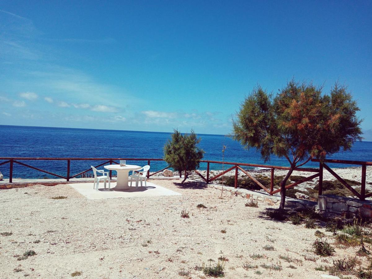 Caravan Fishing Spot Porto Roxa Agios Leon Exterior photo
