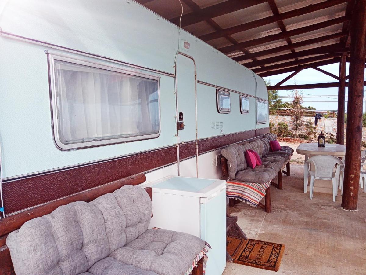 Caravan Fishing Spot Porto Roxa Agios Leon Exterior photo