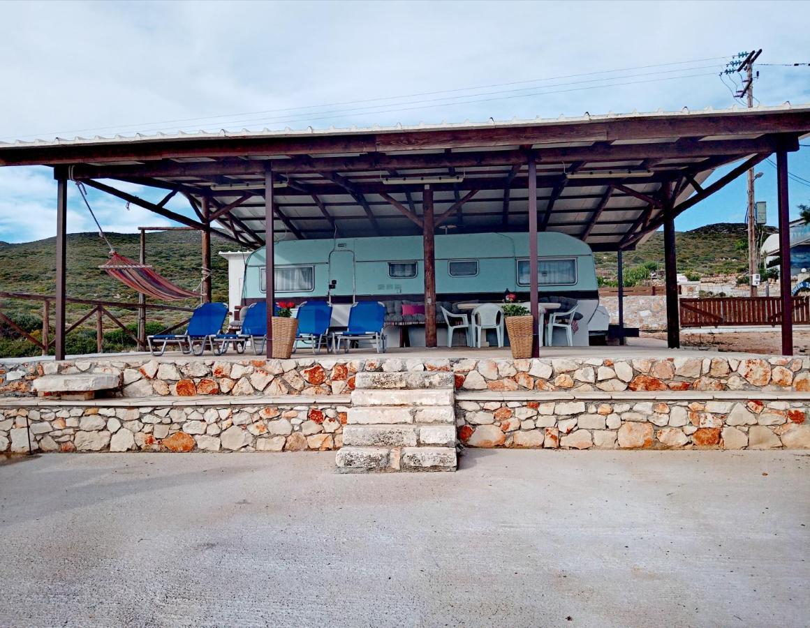 Caravan Fishing Spot Porto Roxa Agios Leon Exterior photo