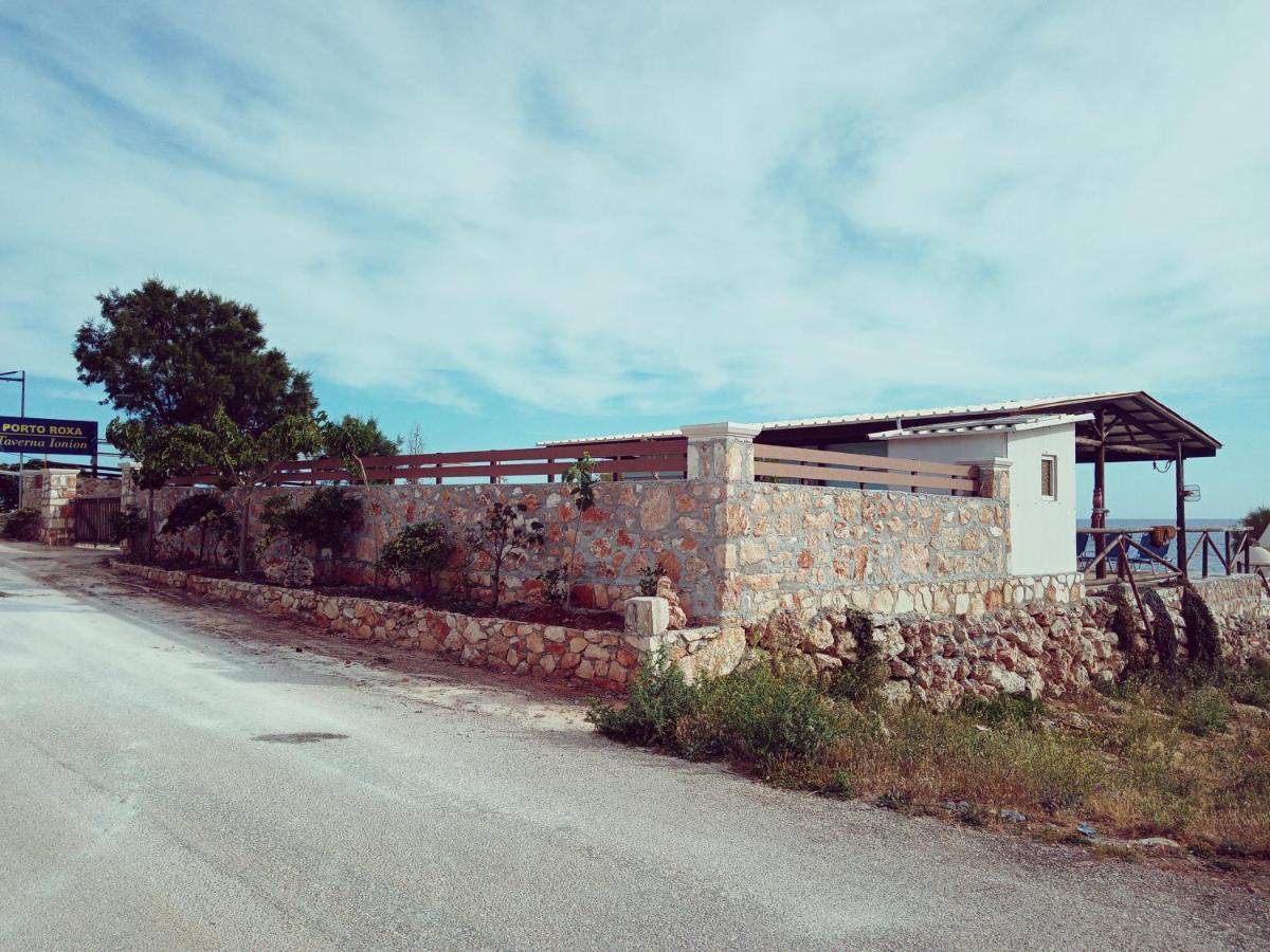 Caravan Fishing Spot Porto Roxa Agios Leon Exterior photo